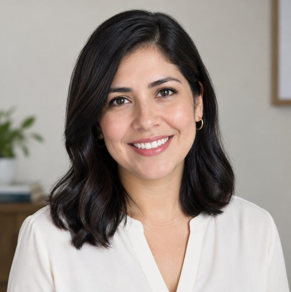 Portrait of a smiling Mexican woman in her thirties